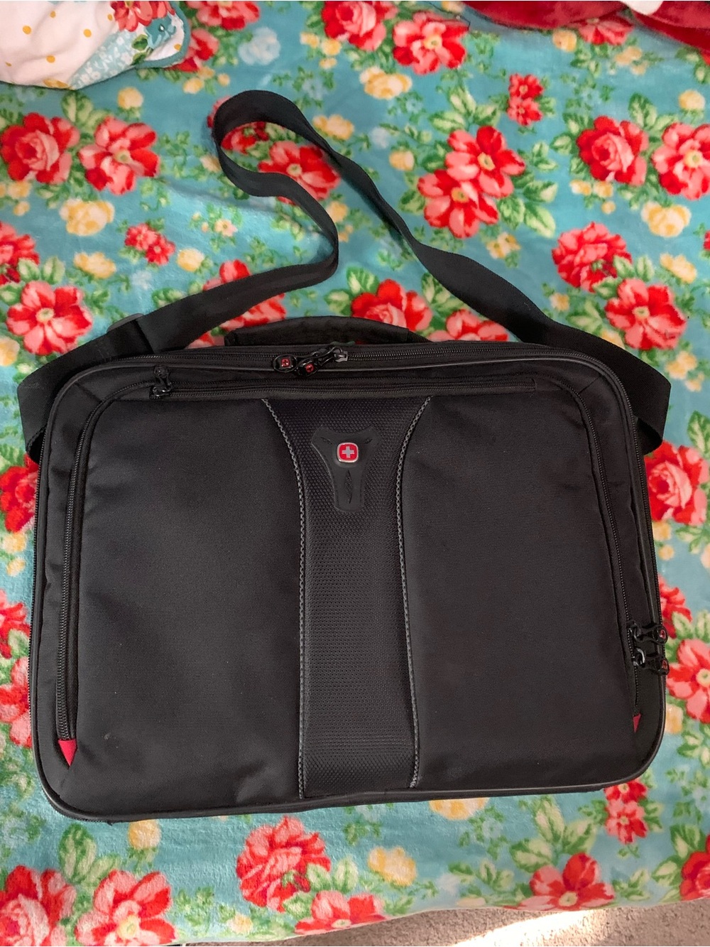 Swiss Gear Jasper TSA Friendly Carryon Tote Briefcase Bag Black